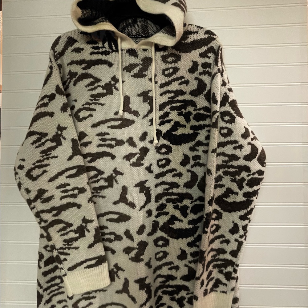 Doe & Rae NWT Leopard Print Sweater Hoodie Size Med Long Length Sweater